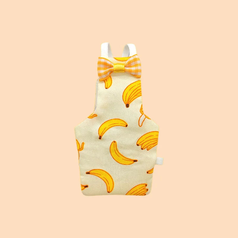 Mono de vuelo amarillo lavable para loros con lazo de pañal y patrón de bananas.