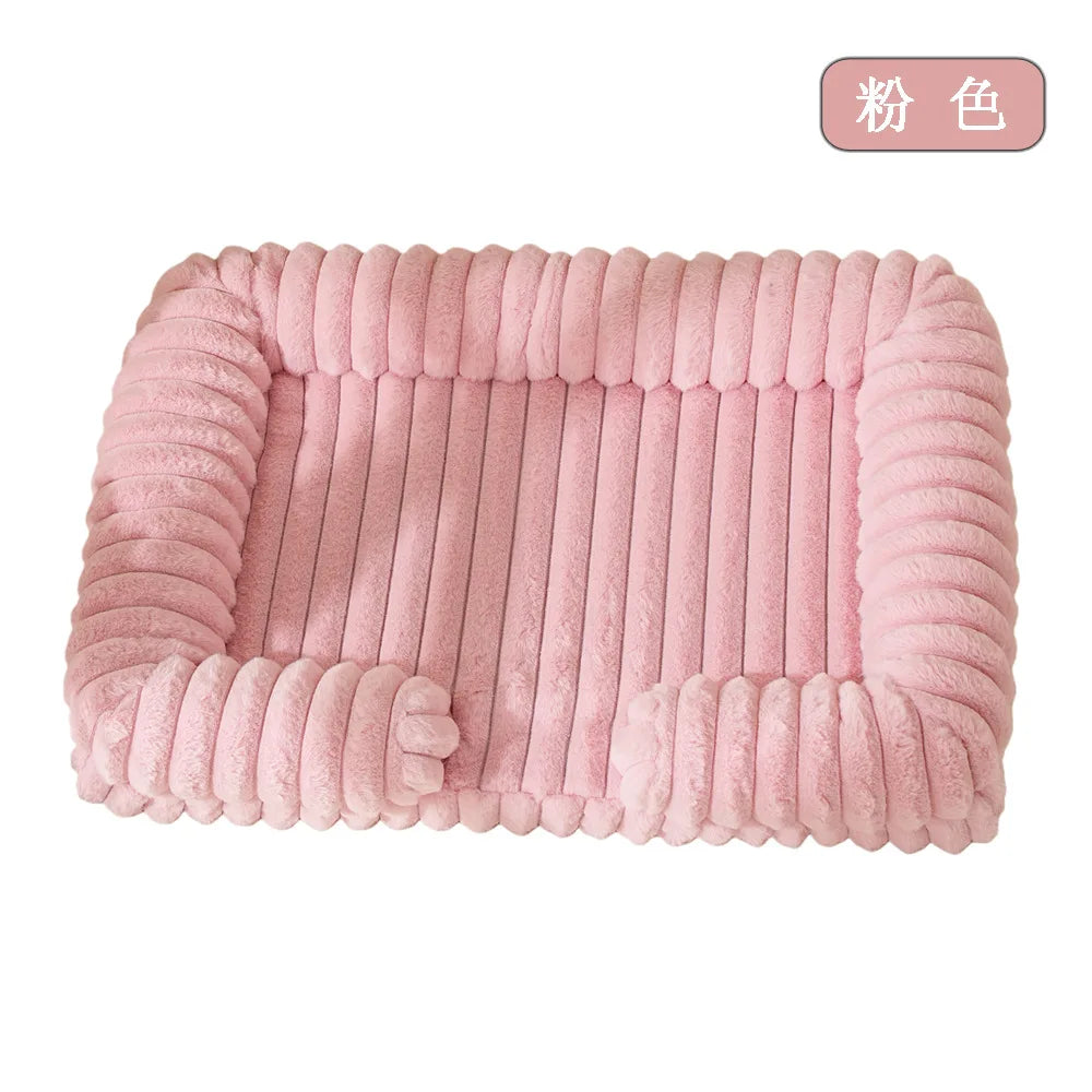 Rosa, gerippte, flauschige Hundebett für große Rassen.