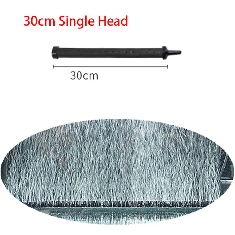 Pompe à bulles flexible noire pour aquarium, 30 cm de long, avec gros plan sur sa texture.