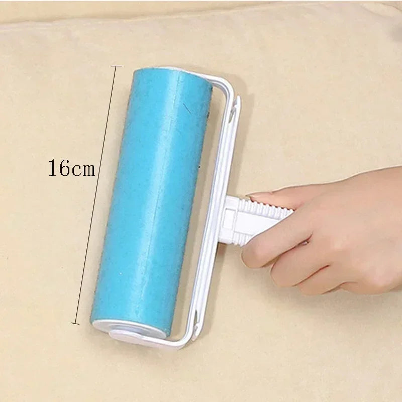 A blue reusable lint roller is shown next to a hand, with a measurement line indicating its length of 16cm.