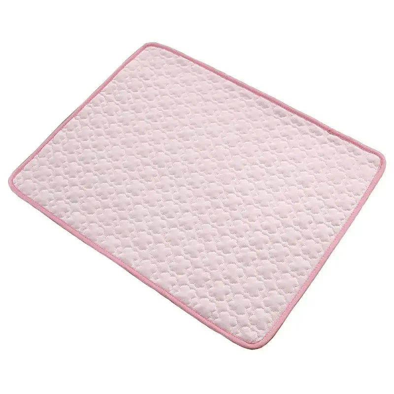 Tapis pour animaux rose carré auto-refroidissant pour le confort d'été.