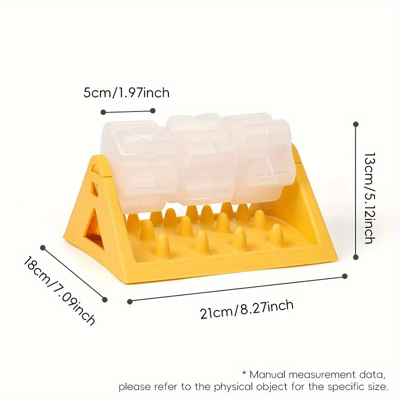 Gelber interaktiver Hundefutter-Puzzle-Dispenser mit Silikonfutterstücken und Kunststofftray