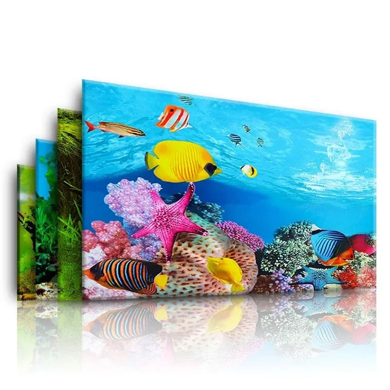 Lebendige Unterwasserszene mit farbenfrohen tropischen Fischen und Korallen vor blauem Hintergrund.
