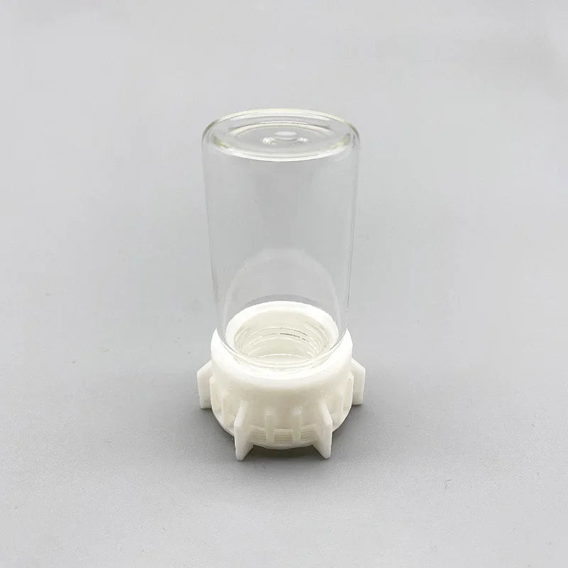 Klares Acryl-Wassergefäß mit zylindrischem Körper und weißer Basis für eine Ameisenfarm.