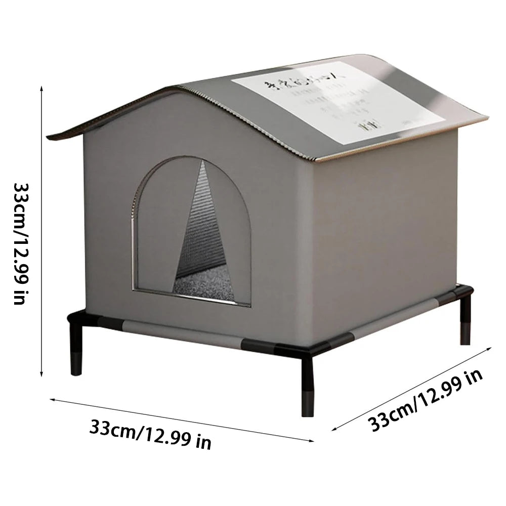 Abri extérieur pour chat gris, imperméable, avec toit incliné et entrée en arc.