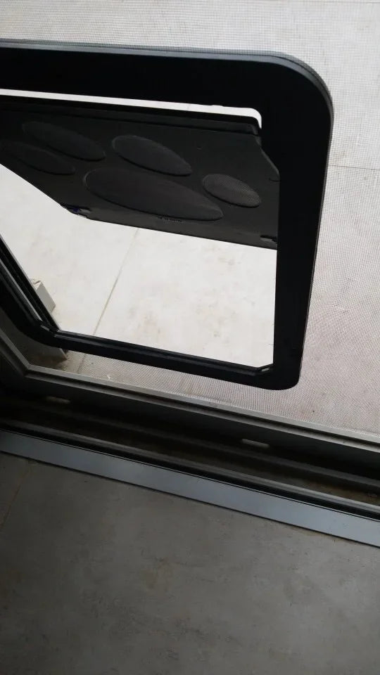 باب حيوانات أليفة مغناطيسي قابل للقفل للكلاب والقطط