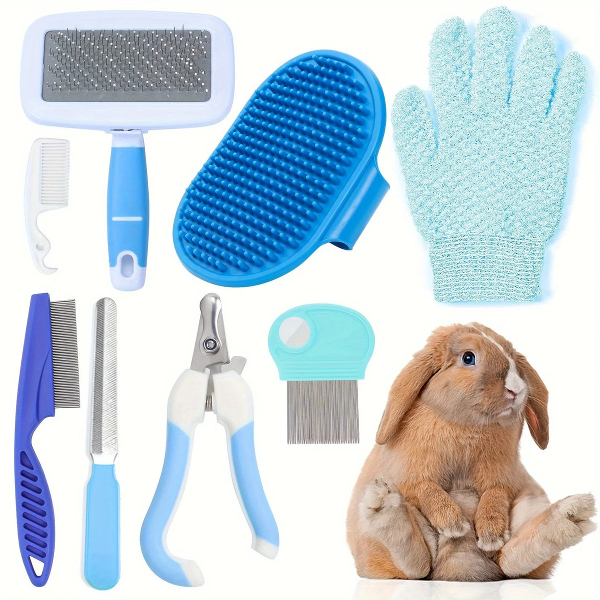 Tierpflege-Set mit blauer Bürste, Nagelscherer, Schere und blauem Handschuh neben einem Kaninchen.