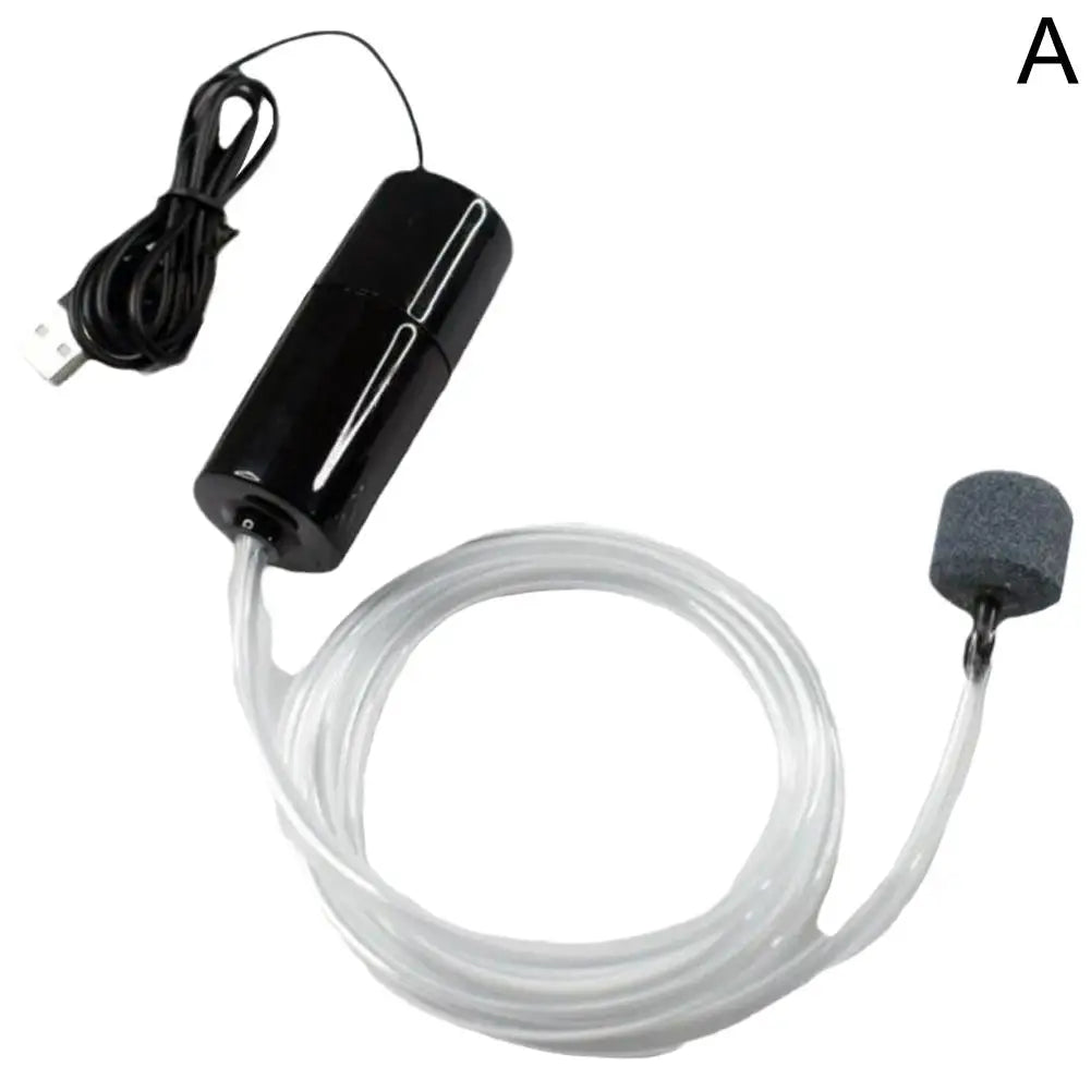 Pompe à air mini aquarium USB noire avec pierre à air et tuyau transparent.