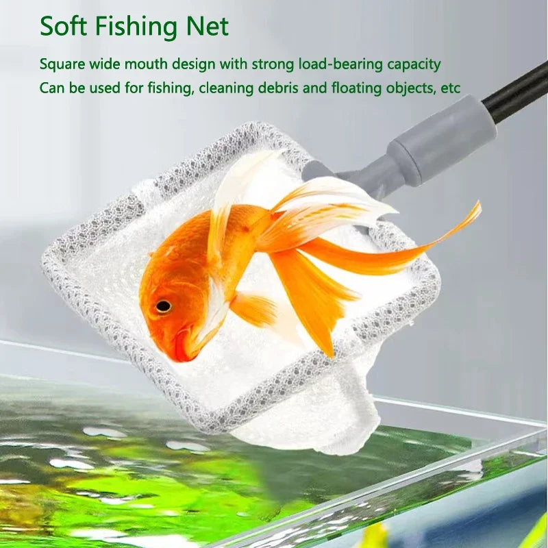 Un filet de pêche doux est utilisé pour nettoyer les poissons et les débris flottants dans un aquarium.