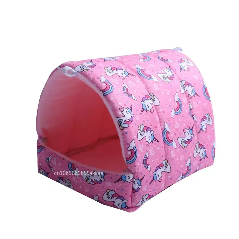 Pinkes gemütliches Cartoon-Hamsterhausbett mit pinkgemustertem Stoffinnenraum
