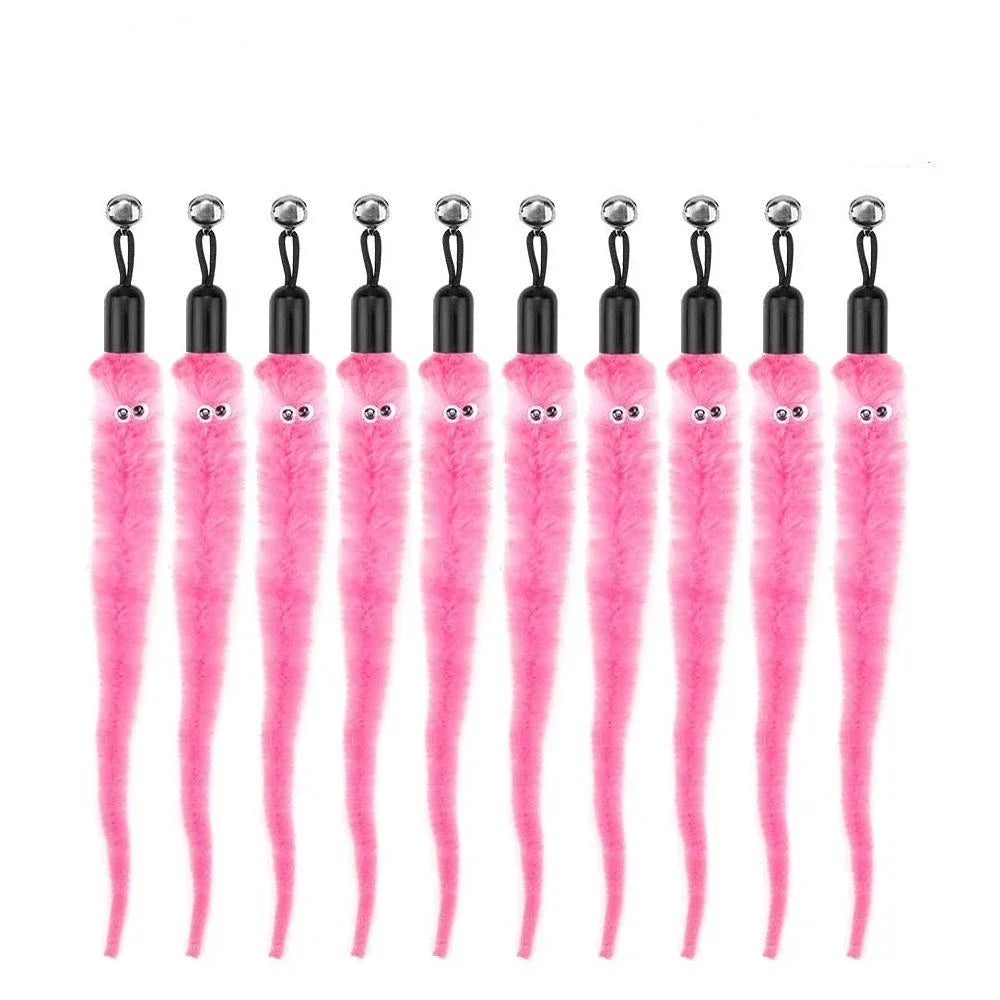 Ein Set rosa interaktiver Katzenfederspielzeuge mit Glocken.