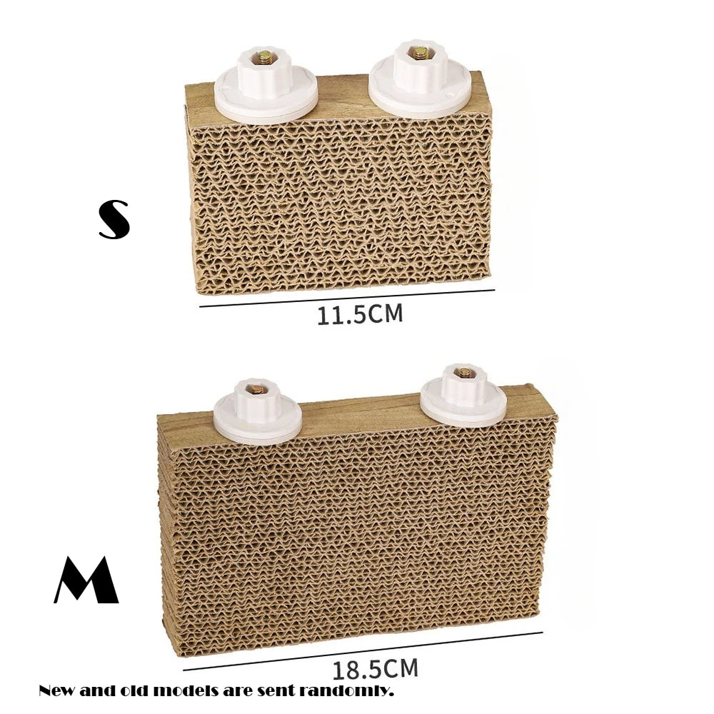 Deux blocs de bois avec des perches blanches, un petit et un grand, faits de matériau naturel tissé.