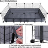 Installation facile d'un tapis de fond de habitat en maille noire dans une cage à l'aide de fixations à velcro