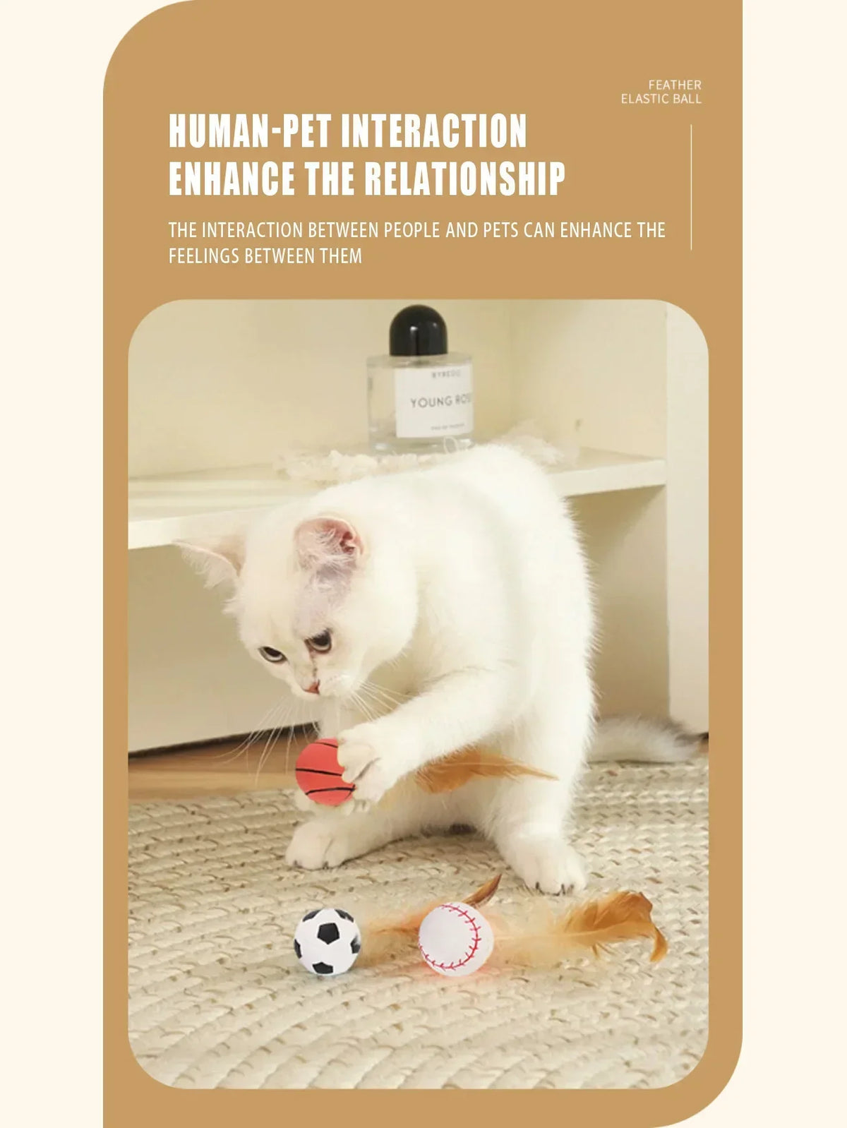Eine weiße Katze interagiert mit einem roten elastischen Ballspielzeug auf einem Teppich.