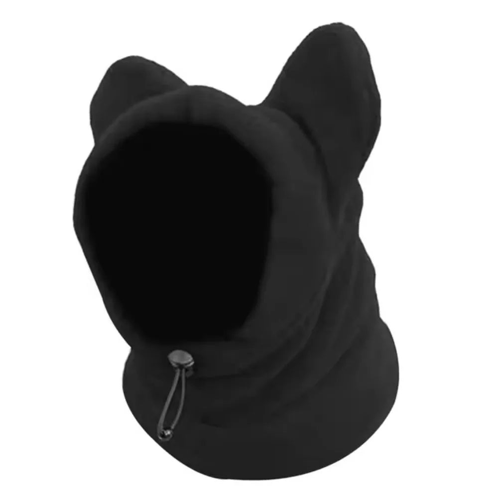 Gorra de invierno para perro de forro polar negro ajustable con orejas erguidas.