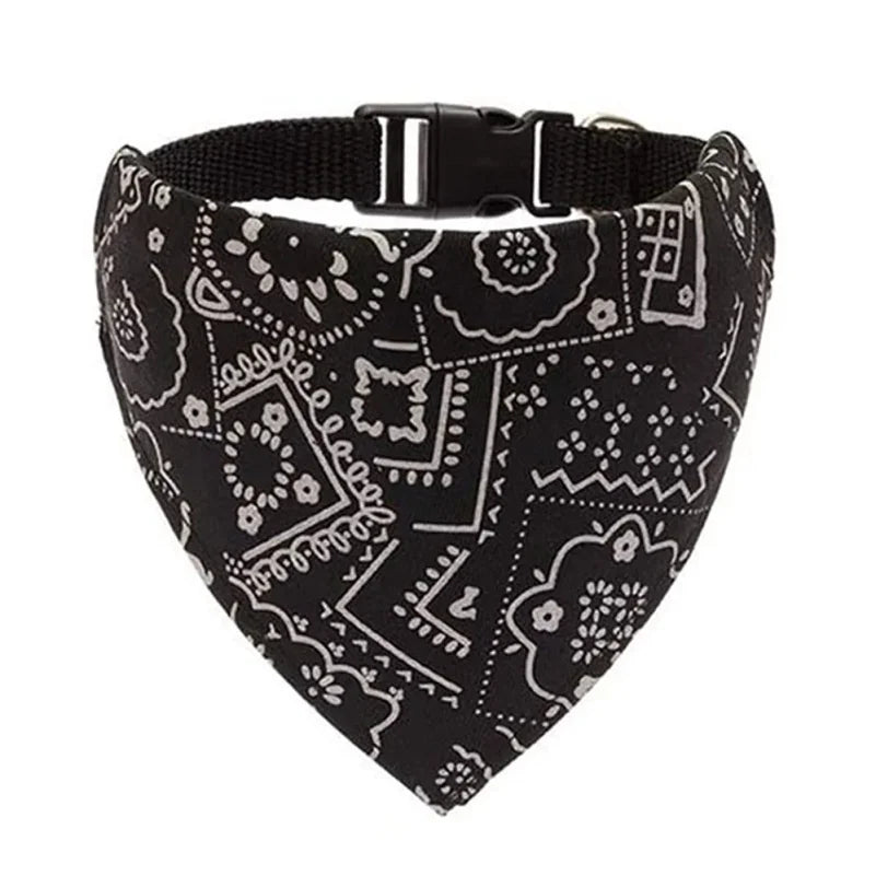 Bandana estampada negra con banda ajustable para perros y gatos