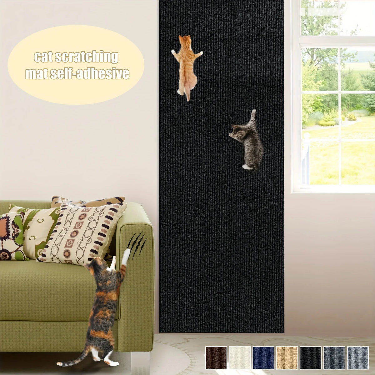 Dunkelgraues Kratzmattenbild an der Wand, mit Katzen, die damit interagieren, und einem Sofa in der Nähe.