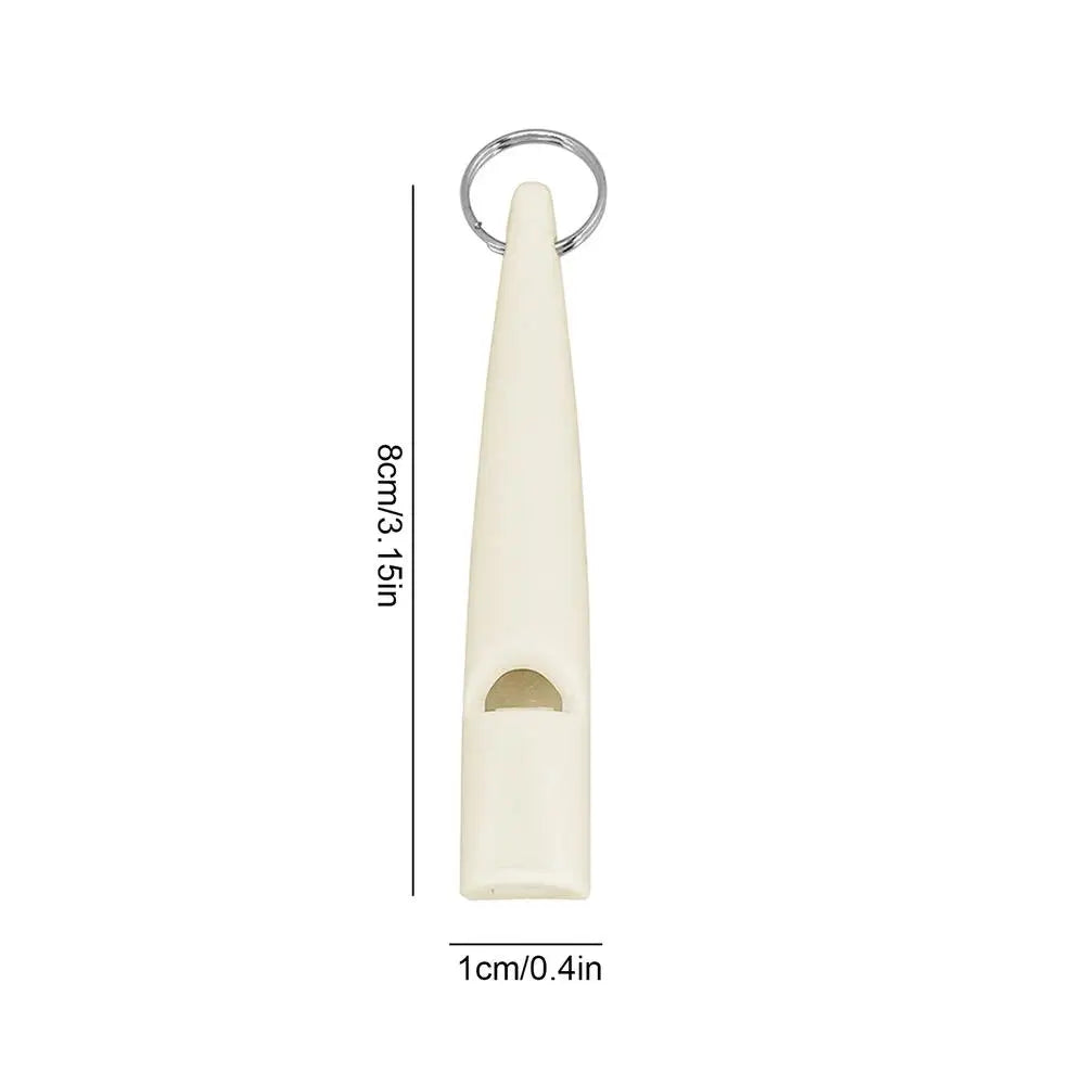 Sifflet compact blanc pour l'entraînement de chien avec boucle métallique et petite ouverture.