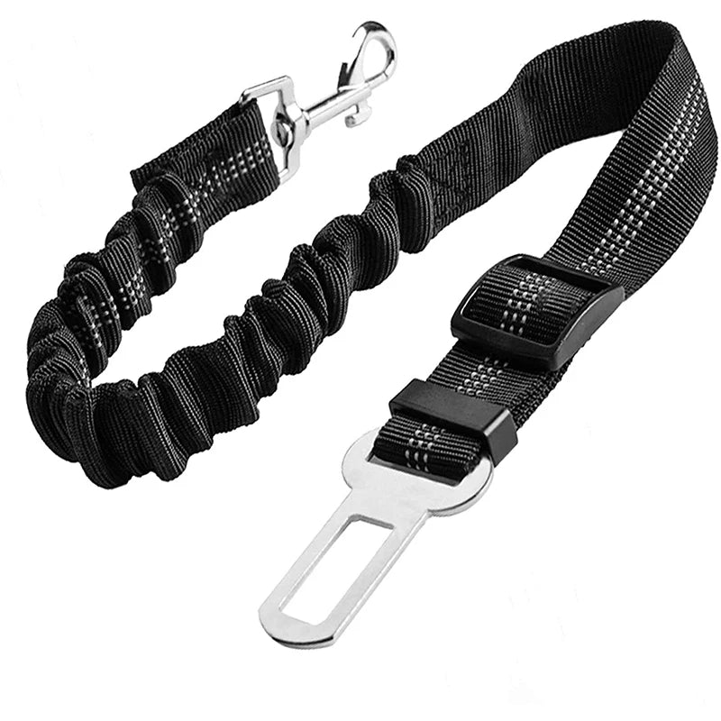 Ceinture de sécurité pour voiture ajustable en noir avec un clip et une boucle métalliques attachés à une sangle en nylon