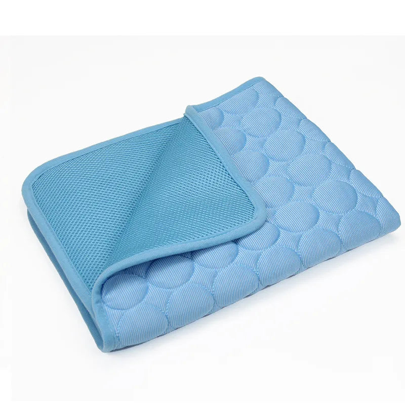 Self-Cooling Pet Mat for Dogs and Cats – Breathable, Washable Summer Pad