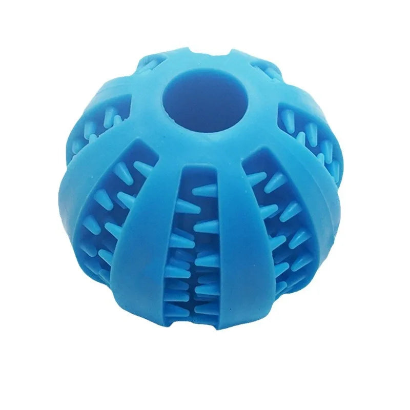 Pelota de goma interactiva azul claro para cachorros, con estrías y un orificio central.