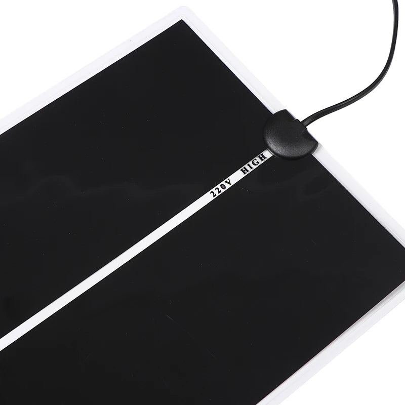Schwarze Haustier-Wärmematte mit Kabel und der Aufschrift 220V HIGH.