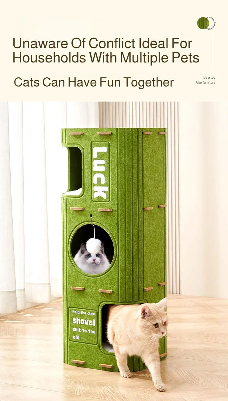Casa de gato verde diseñada para múltiples mascotas, con tabla de arañazos y entrada.
