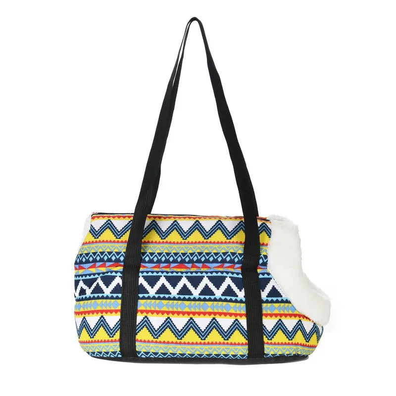 Geliger und blauer gemusterter Cabrio-Haustier-Rucksack mit schwarzen Trägern und weißem Zierrand.