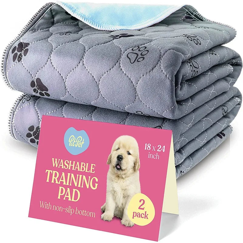 Gestapelte graue, wandelbare Trainingspads für Hunde mit rosa Etikett, 2er-Pack.