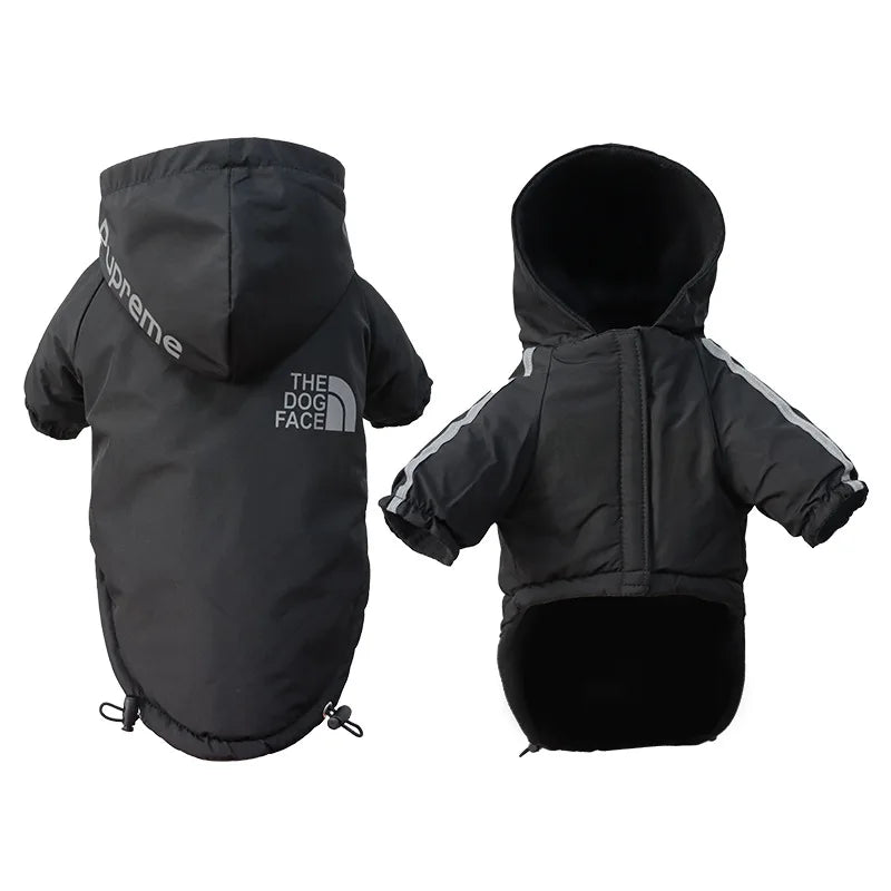 Manteau de chien noir imperméable avec capuche et rayures réfléchissantes, vue de dos.