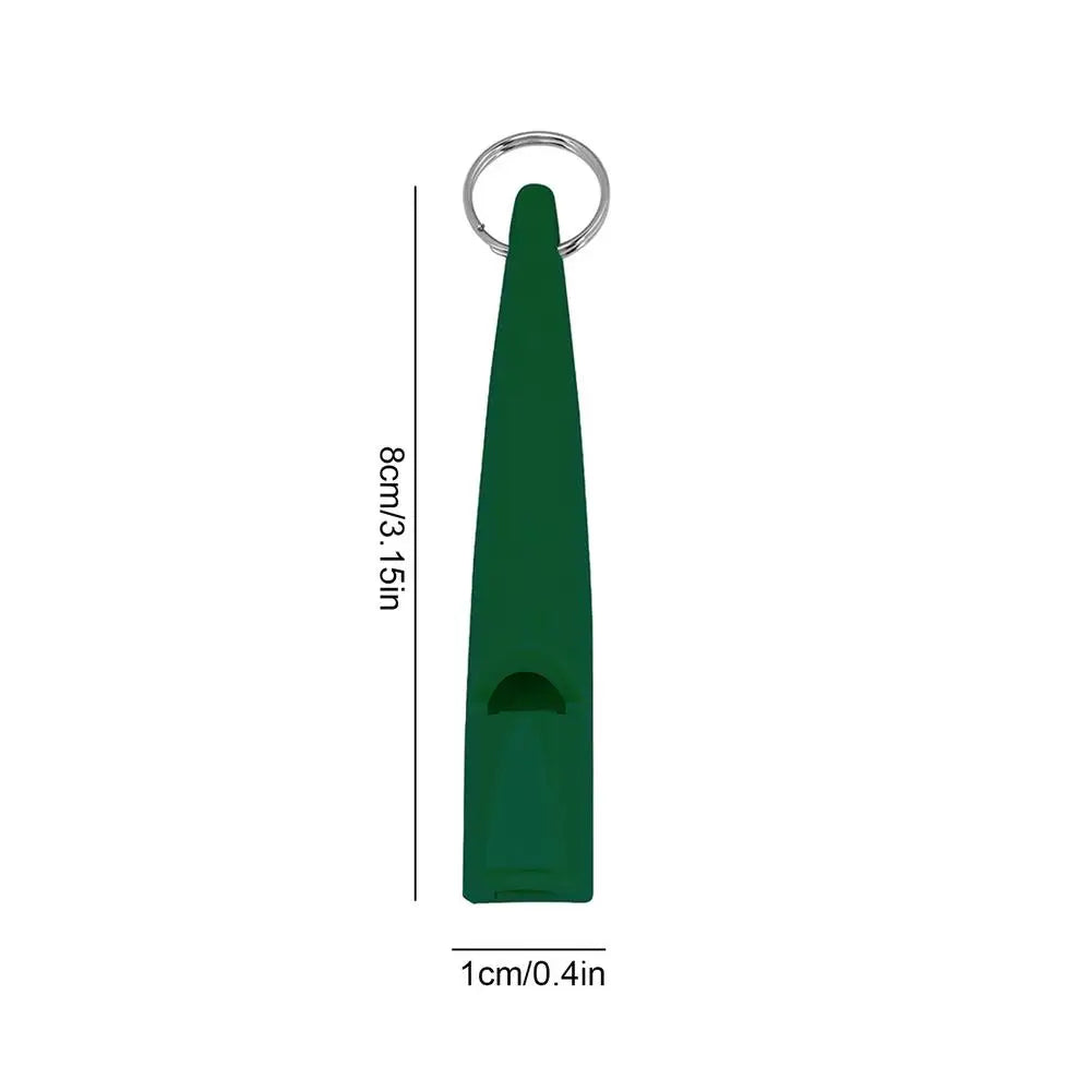 Sifflet de dressage pour chien vert foncé avec boucle métallique.
