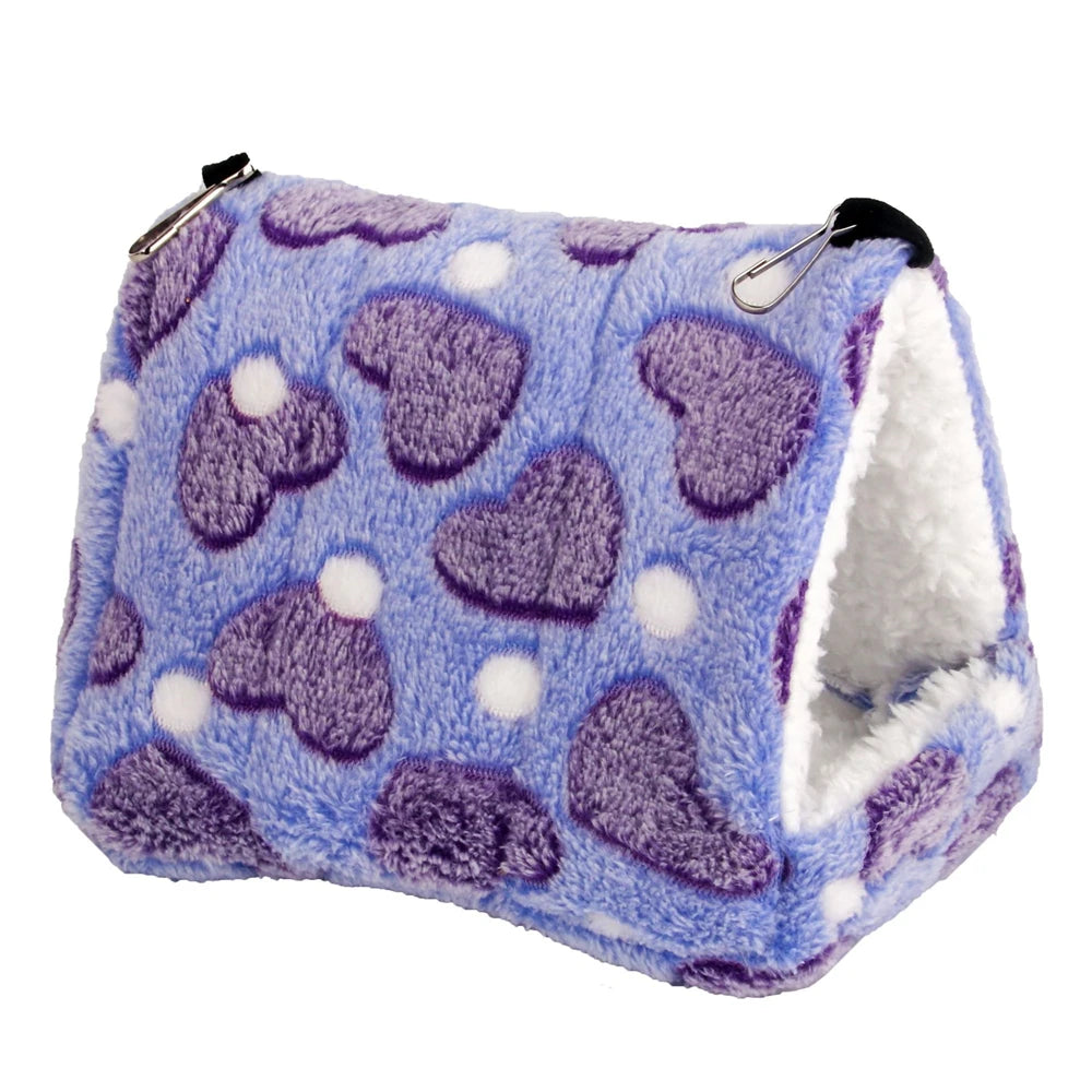Hamac de peluche en forme de cœur violet et bleu avec des accents blancs.