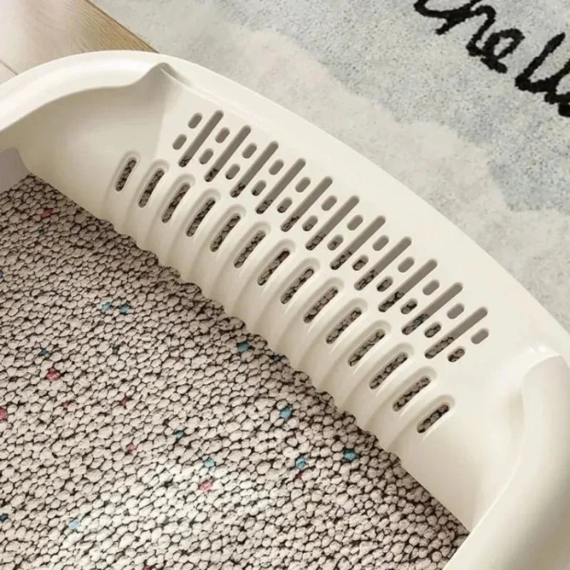 Arenero compacto de bordes altos para gatos