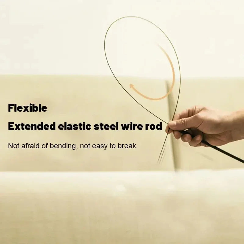 Eine Hand hält einen ausgedehnten elastischen Stahlstab, der seine flexible und biegbare Natur demonstriert.