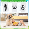 Hund und Kind mit Pfotenabdruck-Souvenirs für Babys und kleine Haustiere.
