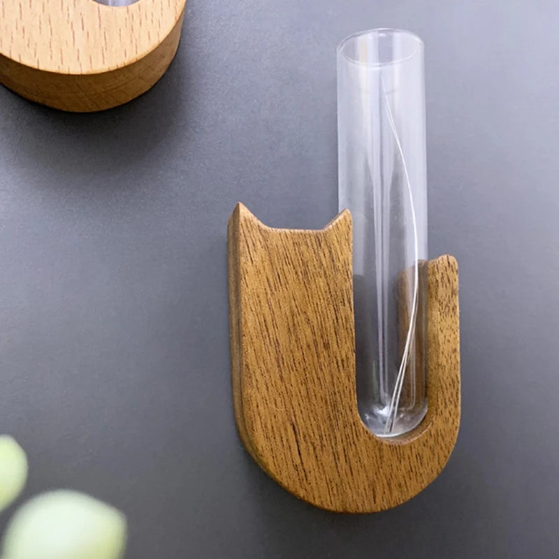 Holzige Fell-Whisker-Sammlervase mit klarem Glasrohr für Heimdeko.