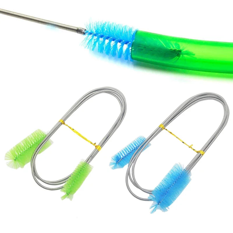Grüner Aquariumfilter-Reinigungsbürste mit flexibler Metallleitung und blauen Borsten.