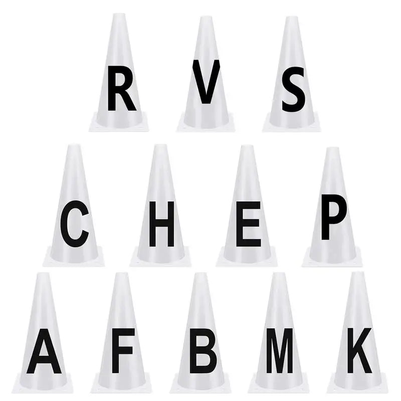 Ensemble de cônes d'entraînement pour dressage avec les lettres R, V, S, C, H, E, P, A, F, B, M et K.