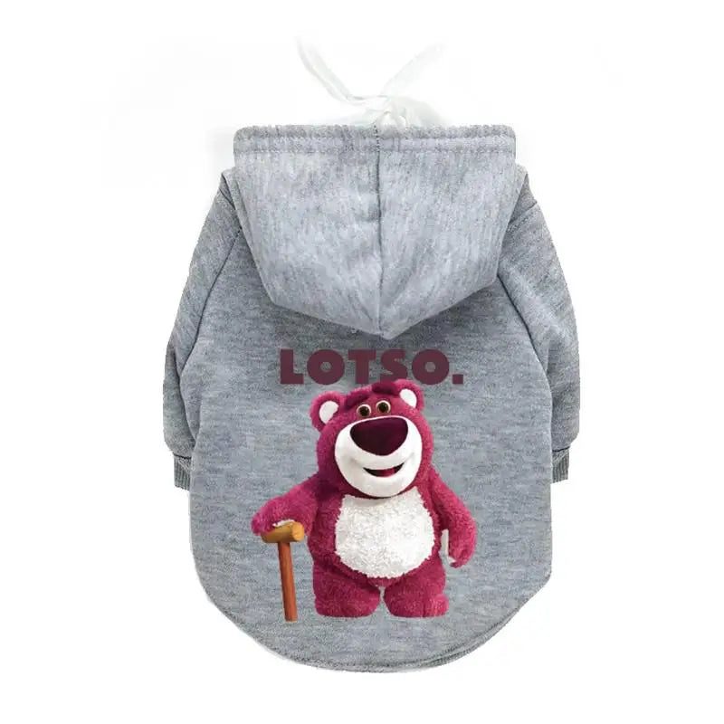 Sudadera gris con ilustración de un personaje de panda rojo.