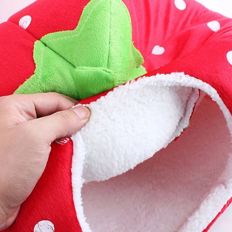 Lit pour animaux en peluche en forme de fraise
