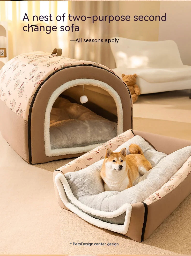 Nid pour chien beige clair, montré dans une enceinte en bois arqué et un lit ouvert.