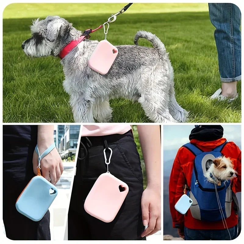 Un perro gris está de pie en pasto verde junto a personas que sostienen bolsas de silicona rosa y azul para premios de perros