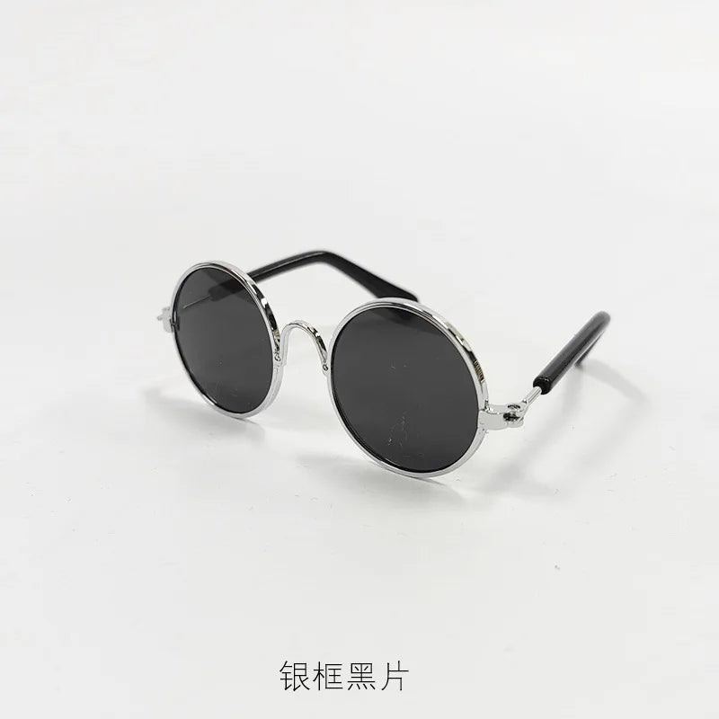 Schwarze Vintage-Tier-Sonnenbrille mit silbernen Metallarmen