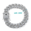 Collier à maillons cubains argentés avec diamants pavés, largeur de 13 mm.