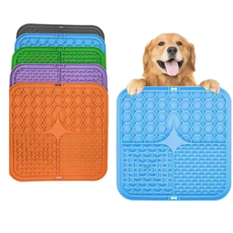 Set Silikon-Lickmatten für Hunde in verschiedenen Farben, darunter grün, lila, orange und blau.