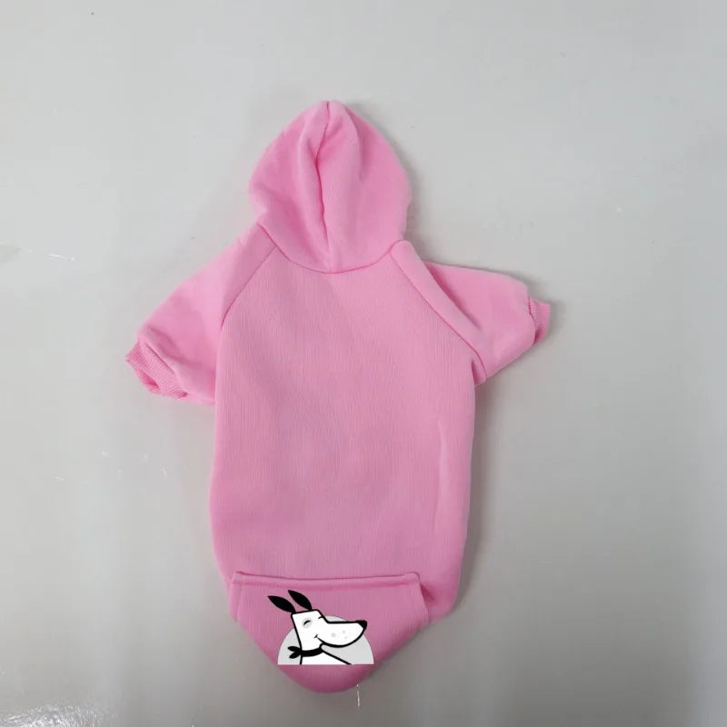 Pinker, gemütlicher Fleece-Hoodie für Hunde mit kleiner Grafik vorne