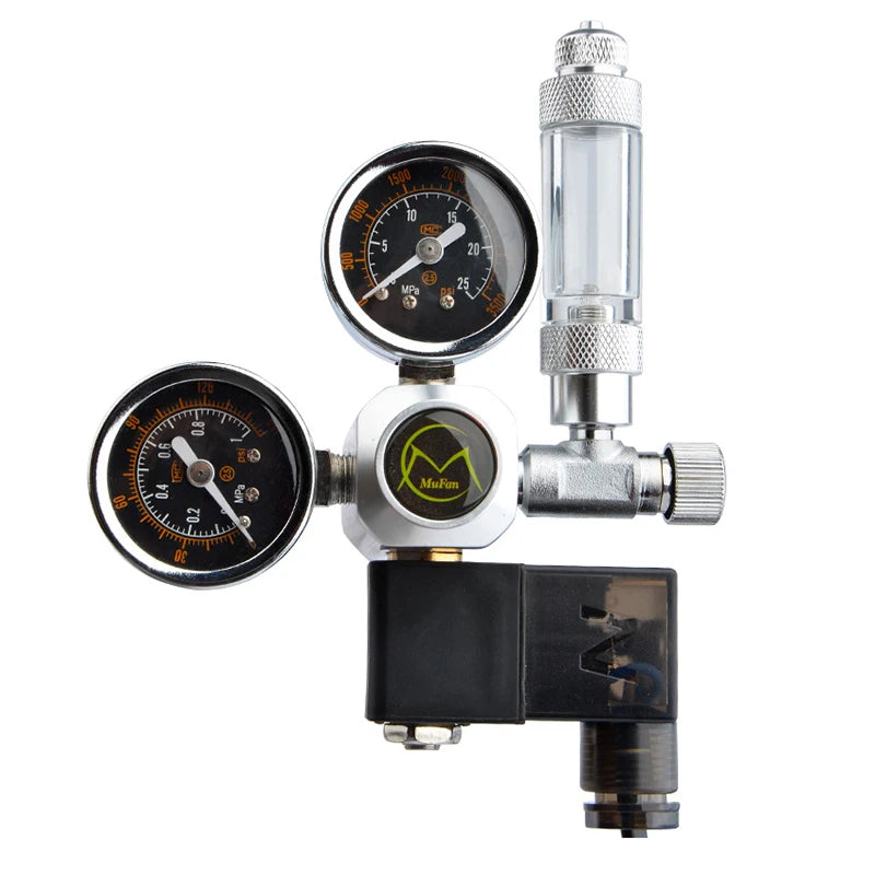Aquarium CO2-Regler-Kit mit Solenoid und doppelten Manometern, Glaszylinder und Metallkomponenten.