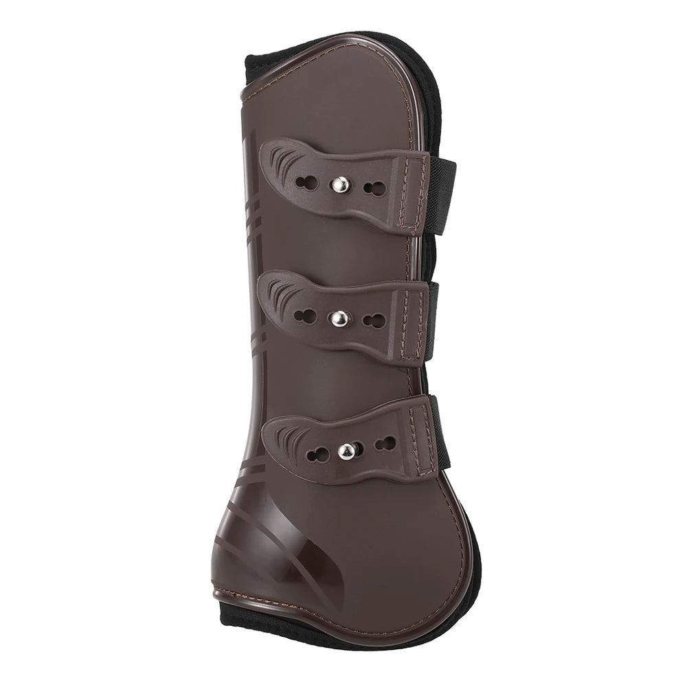 Une paire de bottes en cuir marron pour jambes de cheval avec sangles réglables pour la protection des tendons.