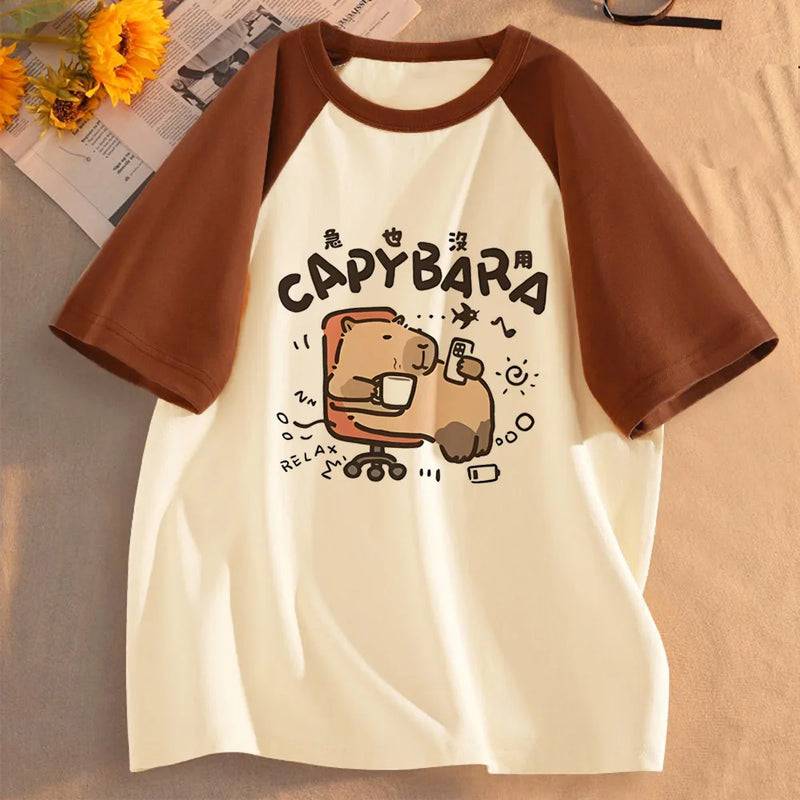Camiseta Gráfica de Capibara