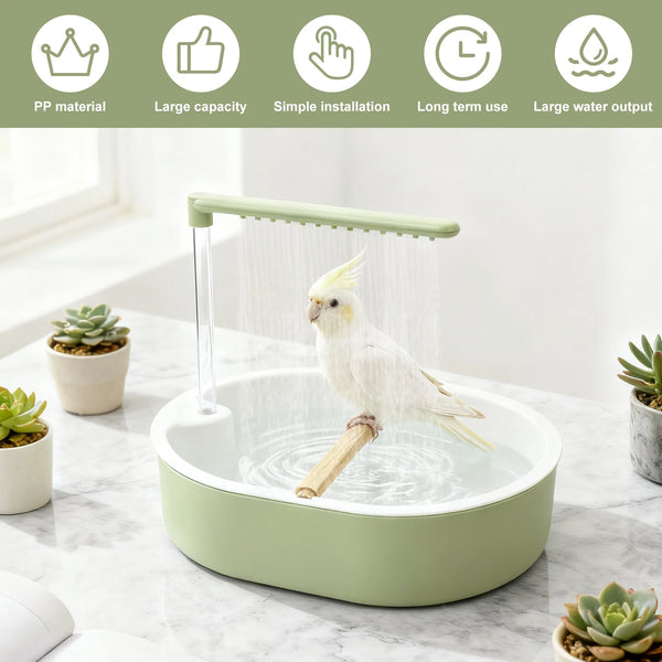 Un oiseau blanc se baigne dans une fontaine de bain à oiseaux verte automatique sur une surface de marbre.
